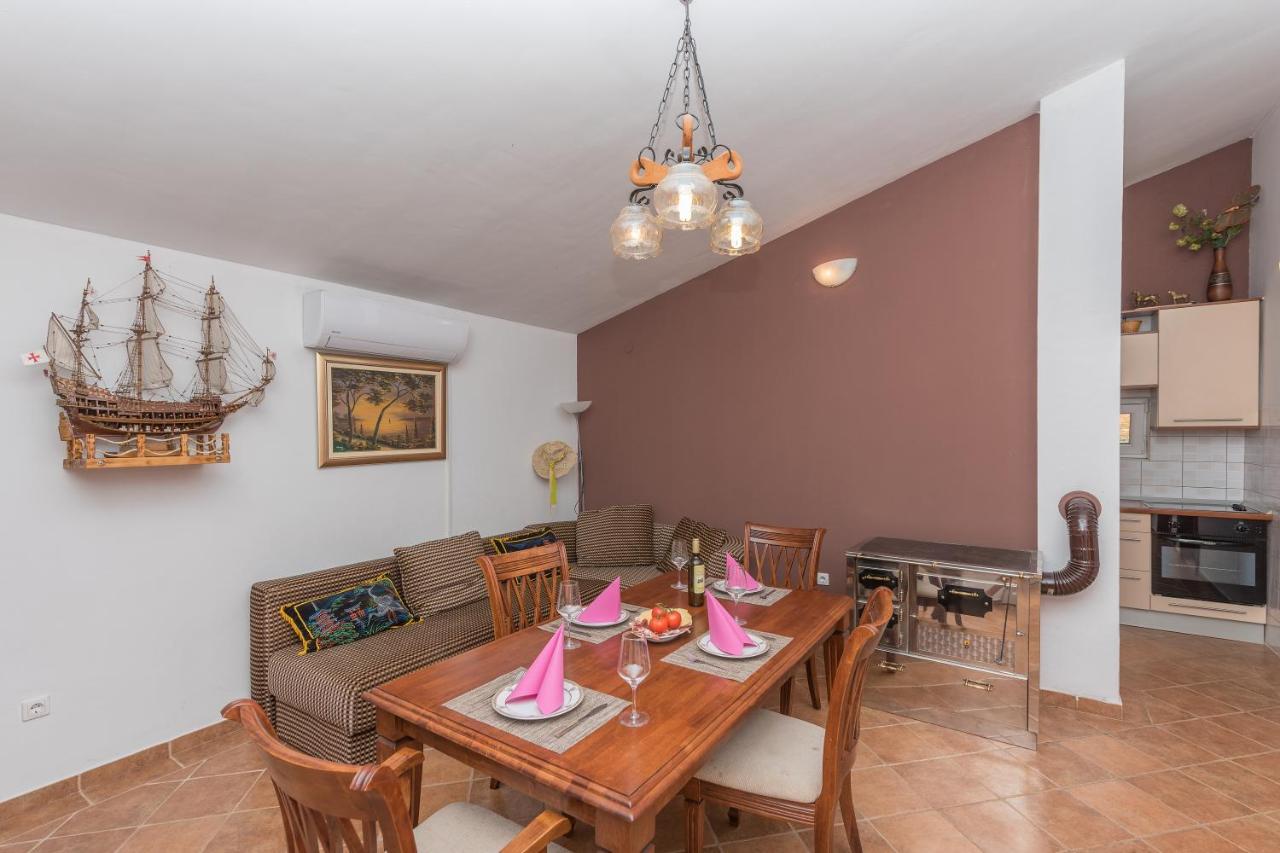 Holiday Home Frane Slivno  ภายนอก รูปภาพ